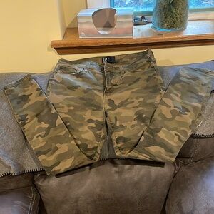 Camo skinny jeans